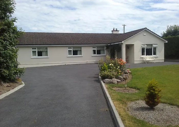 Ashley Дангарван